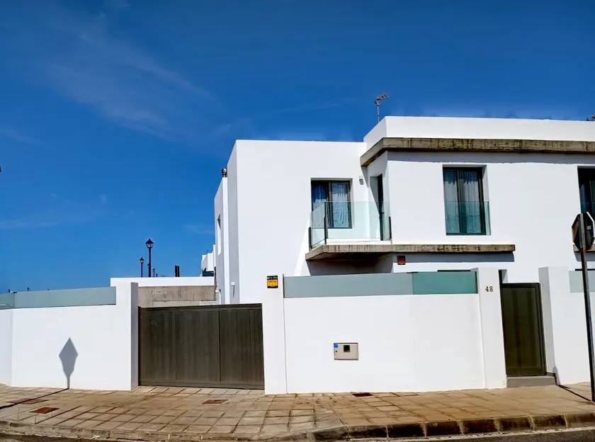 Arrecife exclusive beach house - Image 1