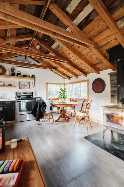 Sutherland's Lake getaway in private Cabin - Image 1