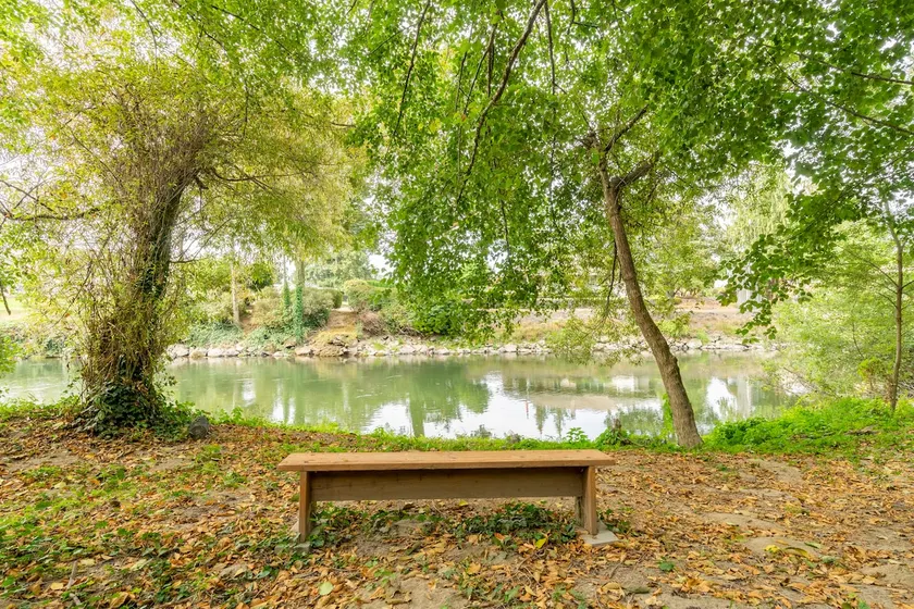 Private Waterfront Retreat near downtown Auburn - Image 1