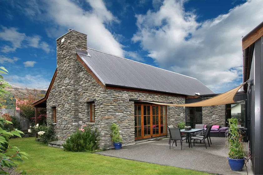 Maytime Cottage - Arrowtown Holiday Home - Image 1