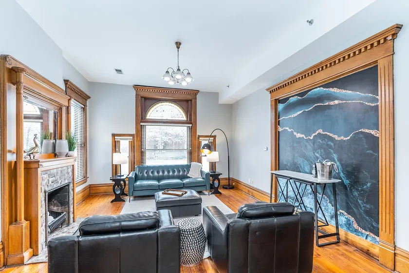 1st Boarding House Lexington / Free Late Checkout - Image 1