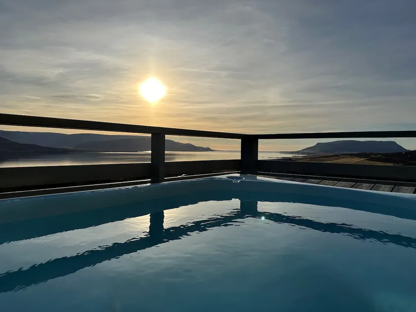 Stylish cottage with hot tub and stunning view - Image 1