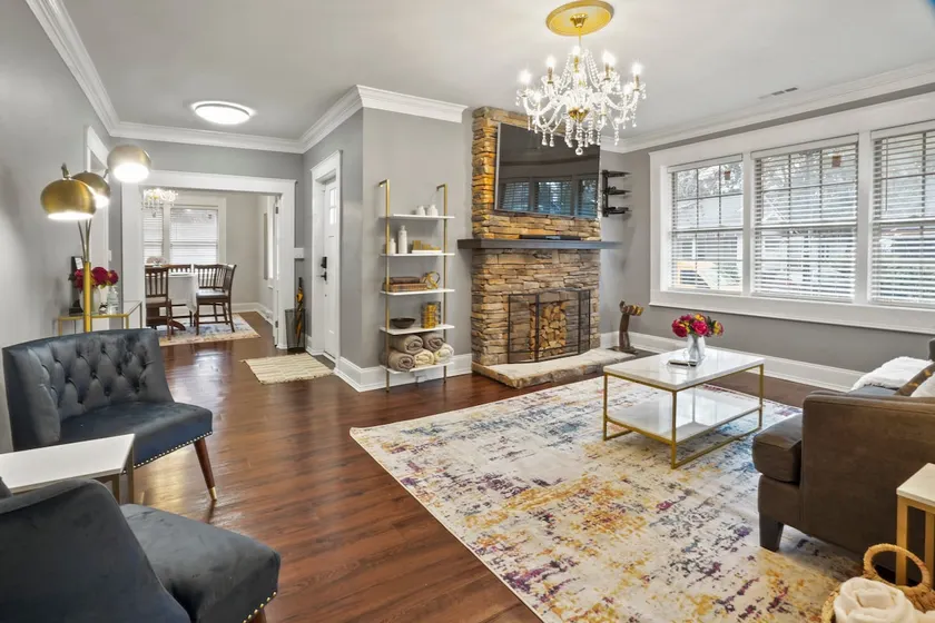 Hickory Haven 3Br Elegant Downtown Hidden Gem - Image 1