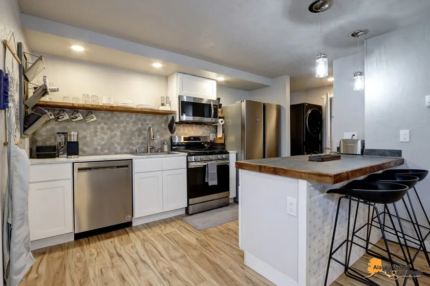 Amazing Alaskan Retreat In U-Med District! - Image 1