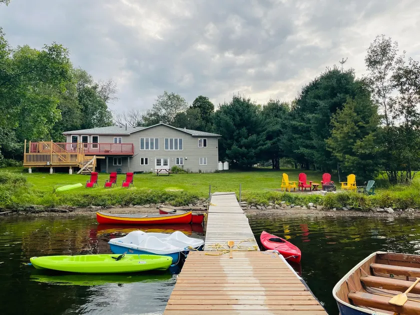Lakefront, hot tub, boating, fishing, snowmobile - Image 1