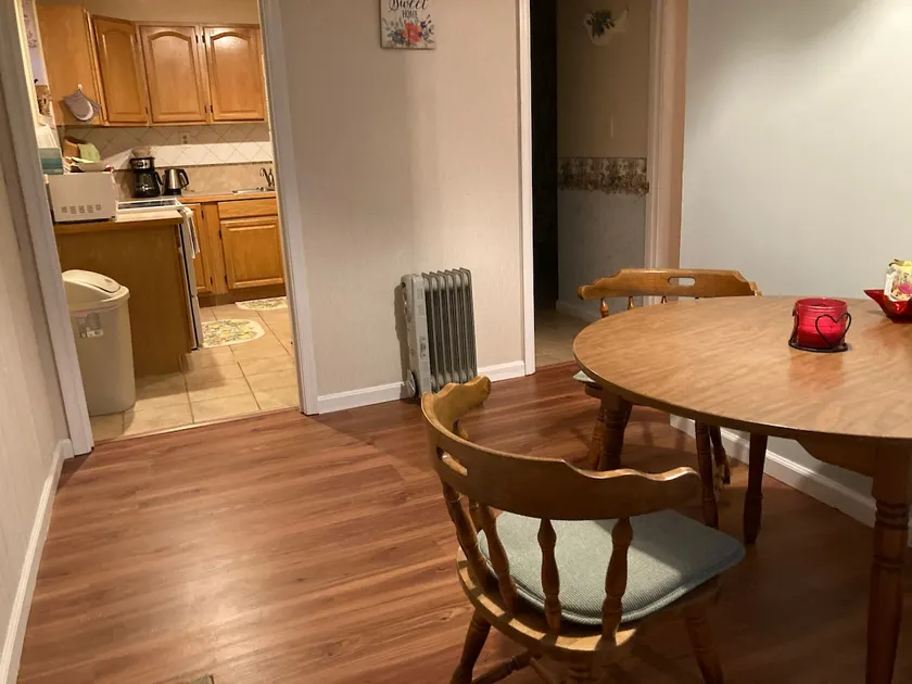 Entire 1 bedroom apartment with kitchen and dining - Image 1