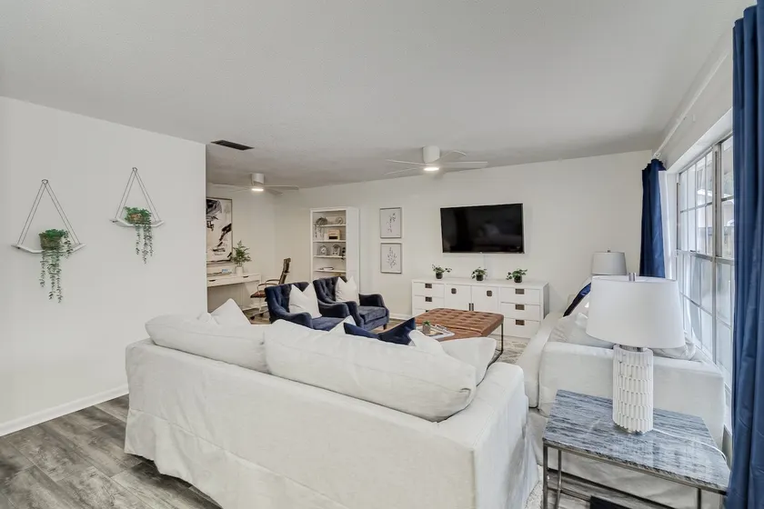 Modern style 3Bedroom home with hot tub less than 5 Mins from Legoland - Image 1