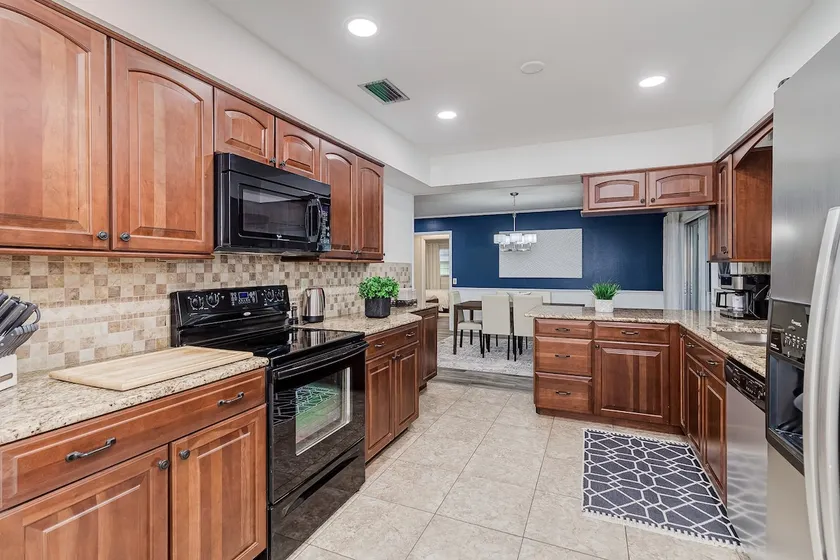 Modern 3br home - Image 1