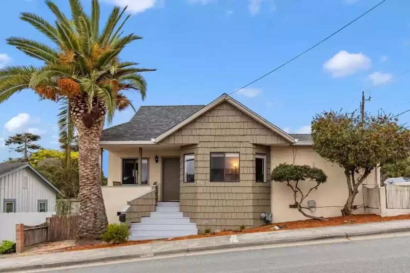 Bay View Cottage 4/10 mile from the Waterfront - Image 1