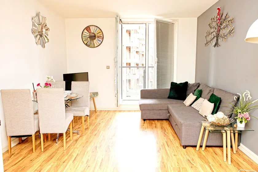 Birmingham City Centre Beautiful Apartment Walking Distance to Bullring Shopping Centre Private Parking - Image 1