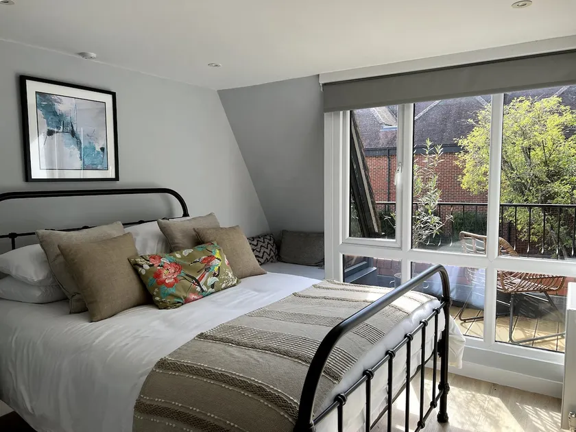 Central Marlow Apartment nr High St with Parking - Image 1