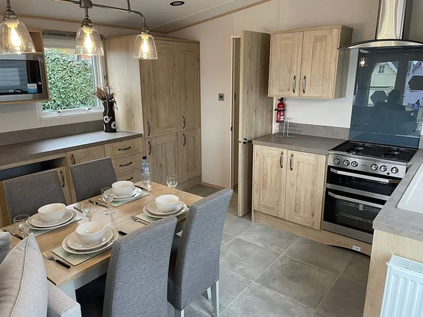 Mersea Villa - Image 1