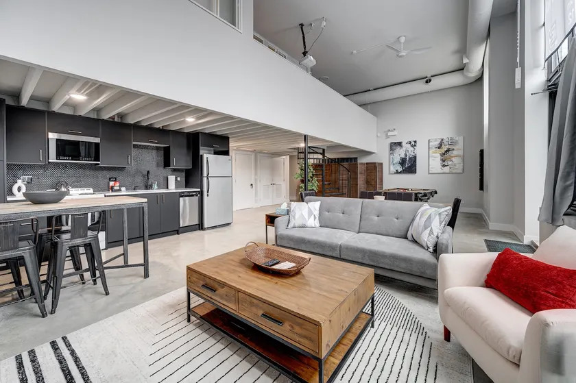 Modern, Stylish West Town Loft with Pool Table - Image 1