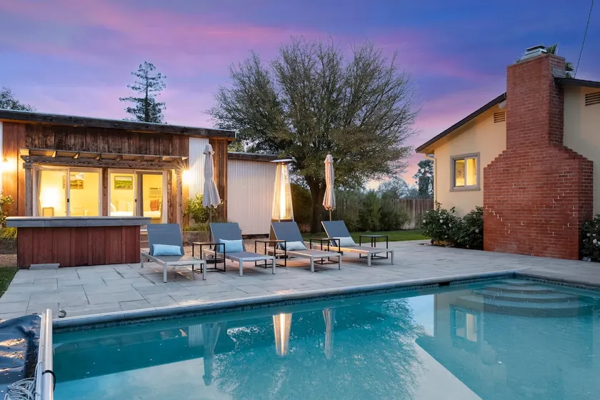 Vineyard-House Escape in Sonoma Wine Country - Image 1