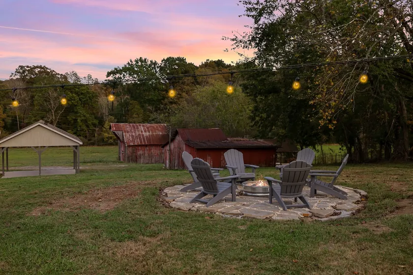 Updated Modern Farmhouse Near Downtown Dickson! - Image 1
