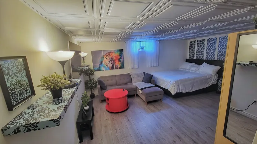 Private room/bathroom separate entrance - Image 1