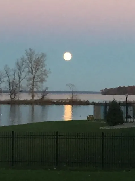George’s Lakeside Retreat - Image 1