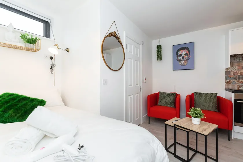 Central Dublin 2nd floor Studio Apartment - Image 1