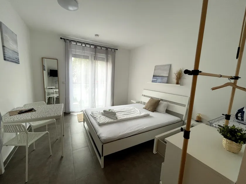 Nibelungen Apartments / Schönes 1 Zimmer Apartment - Image 1