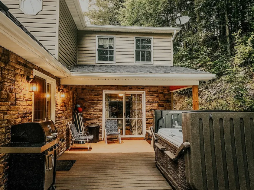 3BR Cozy Country Cabin w/ Hot Tub near Penns Creek - Image 1