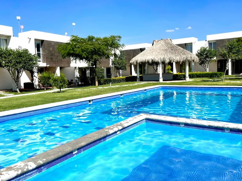 A house to rest or for weekends with a pool - Image 1