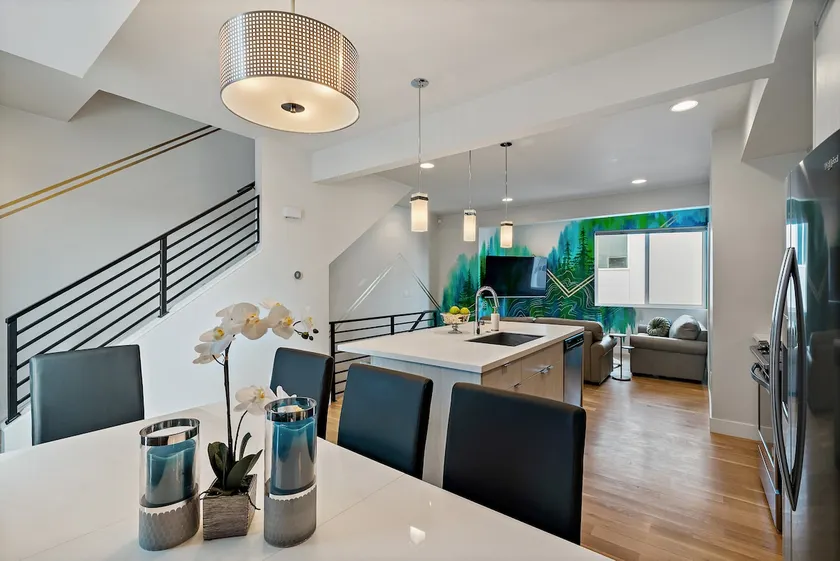 Artistic Modern 2bed/4bath w/ Private Rooftop!! - Image 1