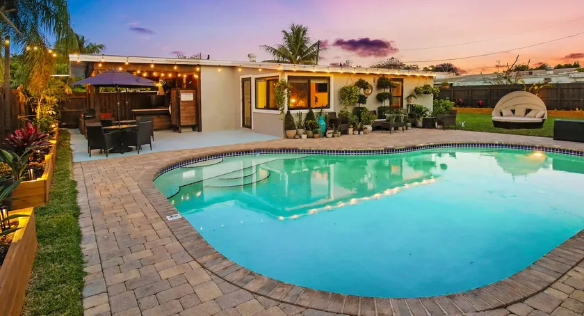 Retreat w Heated POOL,Family/Dog Friendly, 3/2 - Image 1