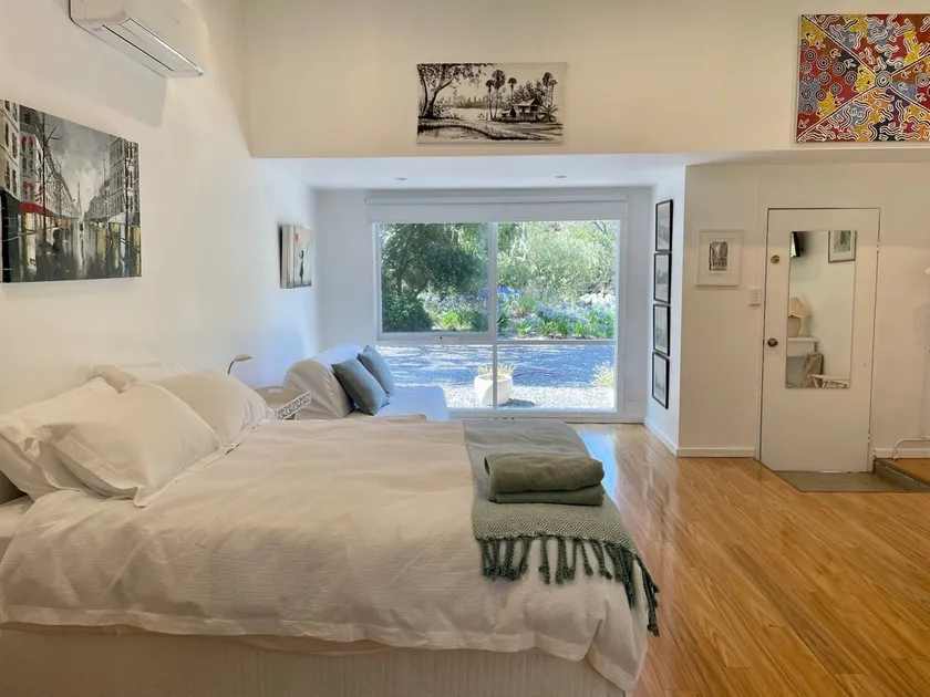 Gorgeous 1 bedroom guest house in Somers - Image 1