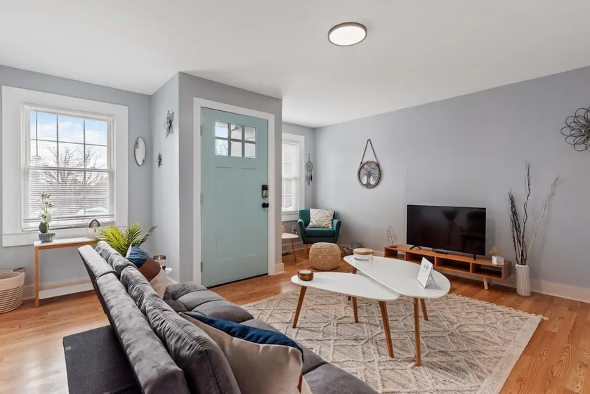 BOHO BUNGALOW - STEPS FROM HISTORIC DOWNTOWN APEX - Image 1
