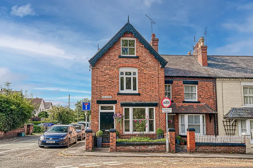 Idyllic Victorian Cottage Open Fire, Hot Tub, Sleeps 8, City 5 mins, Zoo 15 mins - Image 1