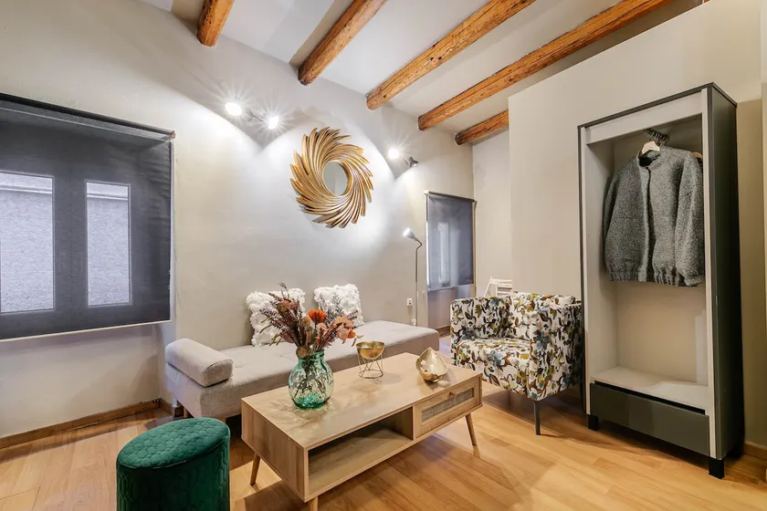 VENETIAN WELL House by LOC HOSPITALITY - Image 1