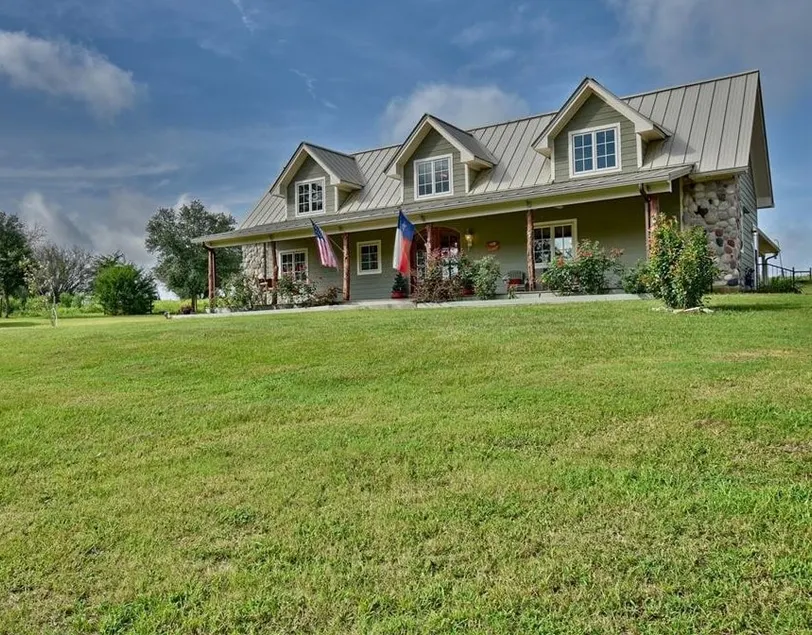 Relax at Your 12 Acre Farmhouse Retreat ! - Image 1