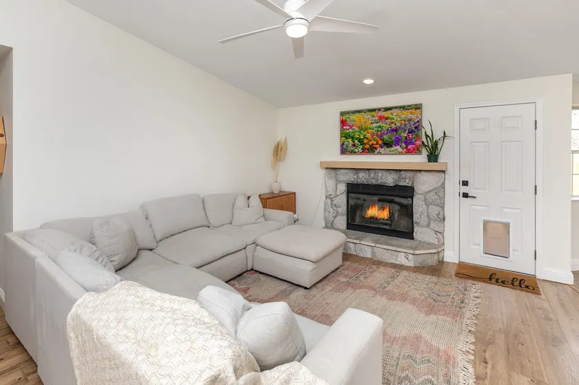 Beautiful 3 Bedroom + Office Home with HotTub! - Image 1