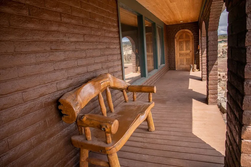 family getaway with hot tub and game room on 2 acres - Image 1