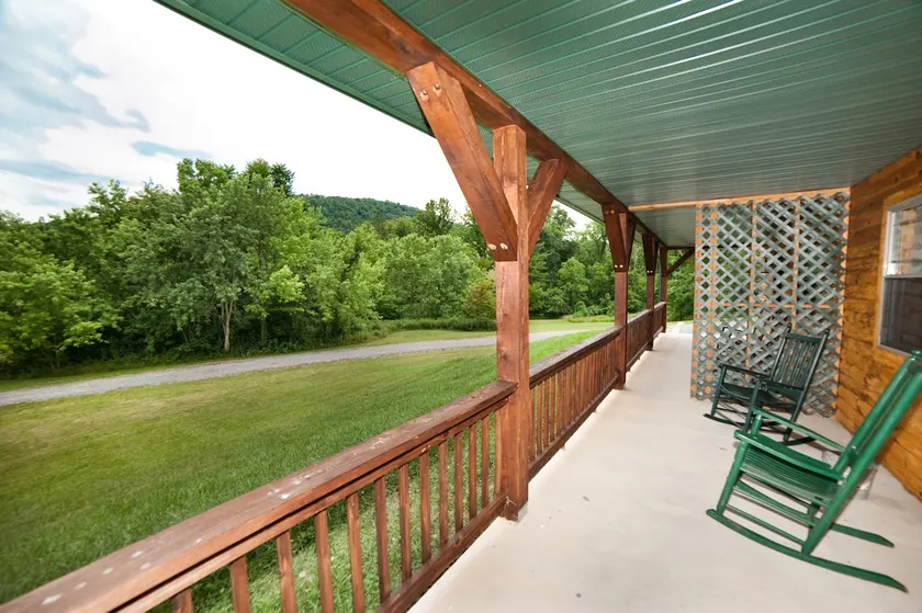 7 C's Lodging - Cabin 14 - Image 1