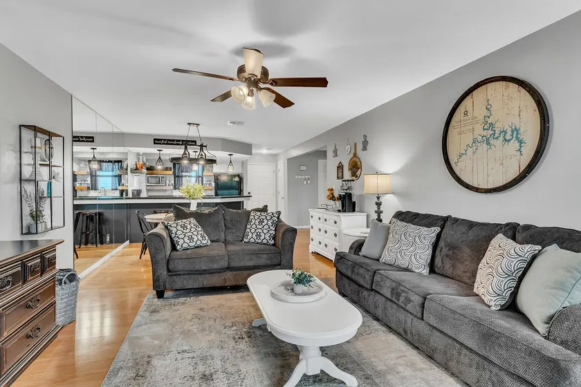 Lake Bluff Retreat - sleeps 6 - heated pool - golf - Image 1