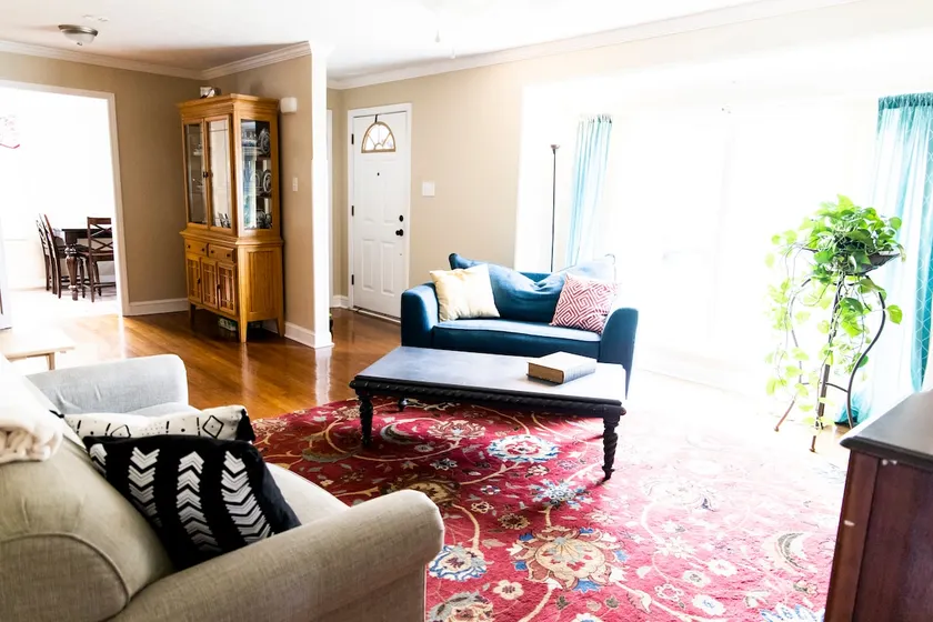 Family Friendly, Cheerful & Comfy Home in Town - Image 1