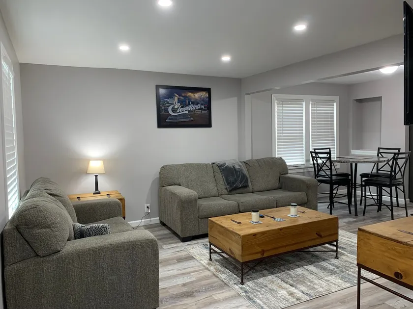 2-bedroom modern home close to Downtown Cleveland - Image 1
