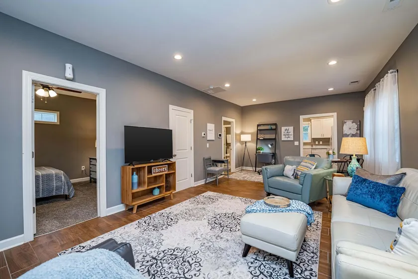 Cheerful Pet-Friendly Bungalow 1 Block from Downtown Laurens - Image 1