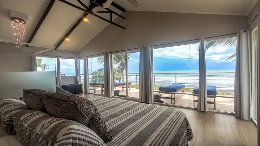 Front Row Beachfront House | Sleeps 14 - Image 1