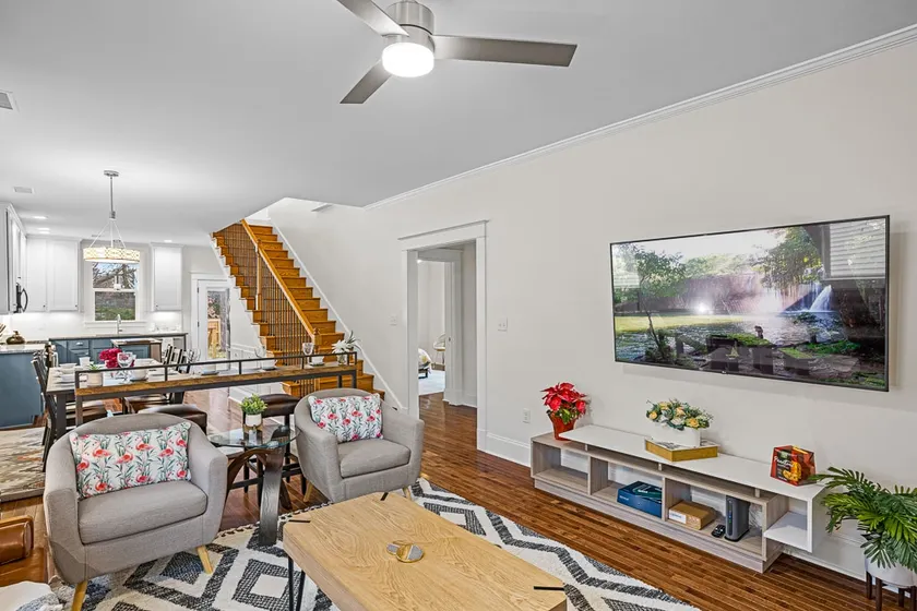 Luxurious + Spacious 3 BR In Midtown, LARGE backyard, Near food+Bar - Image 1