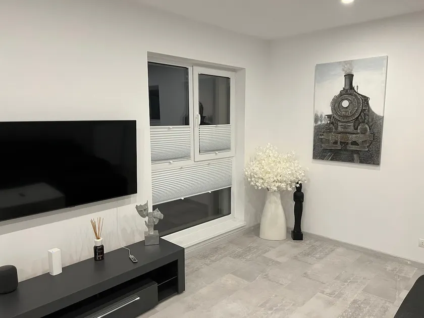Amazing 2-Room Penthouse Cityview W13 - Image 1