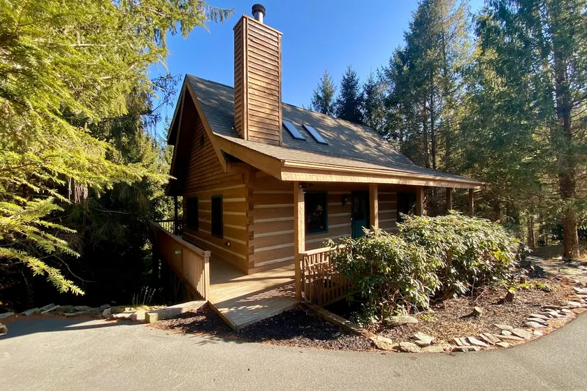 Right between Boone & Banner. Game room, fireplace - Image 1