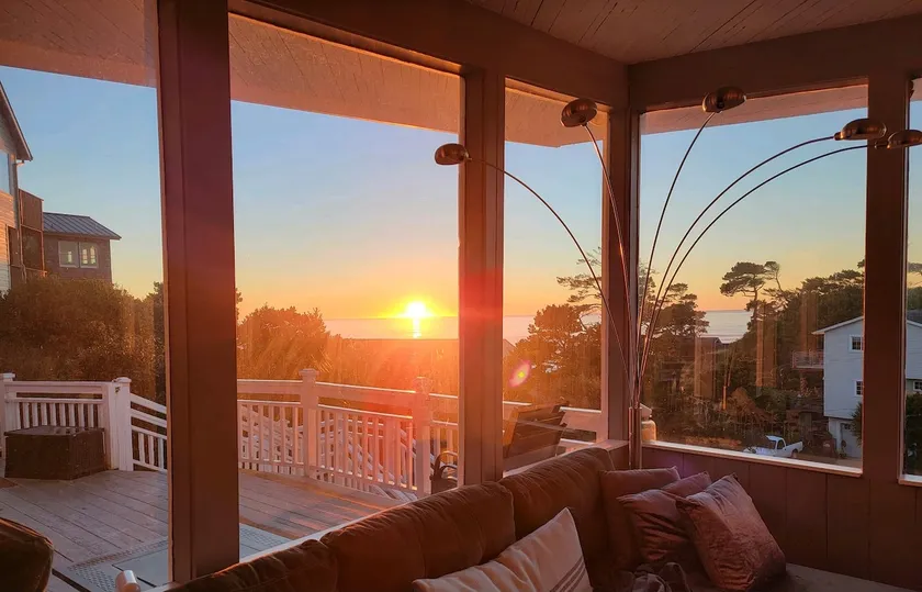MidMod beach vibe, spectacular view hot tub avail - Image 1