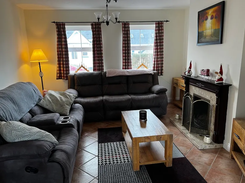 Cheerful 3 bedroom cottage near beach and village - Image 1