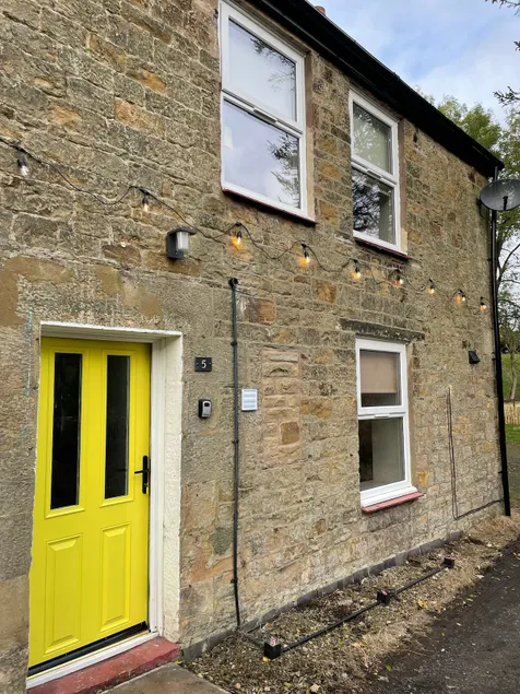 Cheerful 2-bed railway cottage near Hadrian's Wall - Image 1