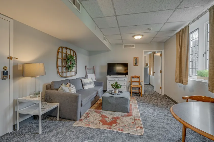 1 BR apt in Music Row, Downtown Historic Building! - Image 1