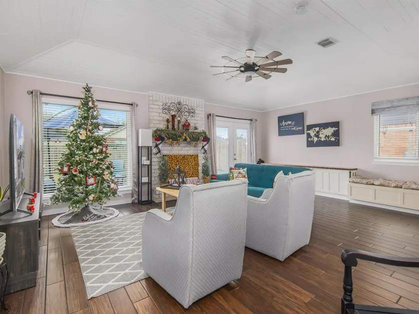Spacious & cozy house near downtown Houston - Image 1
