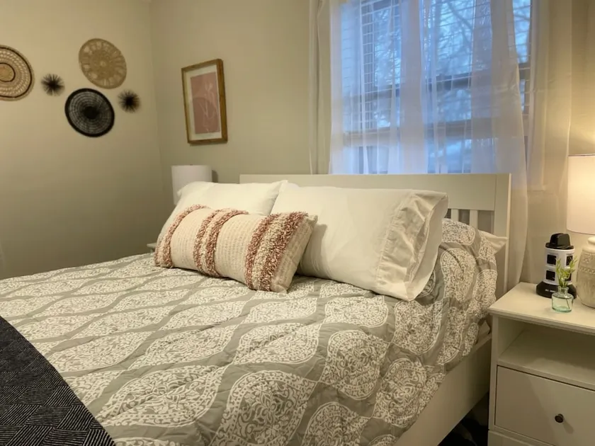 1BR Rental Near Downtown & Campus. Week or longer! - Image 1