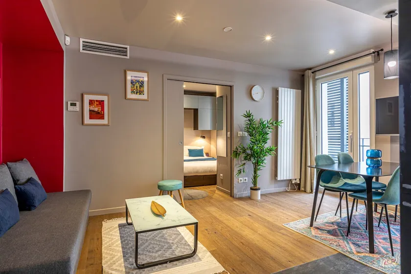 Comfortable apartment with balcony in Cardinet - Image 1